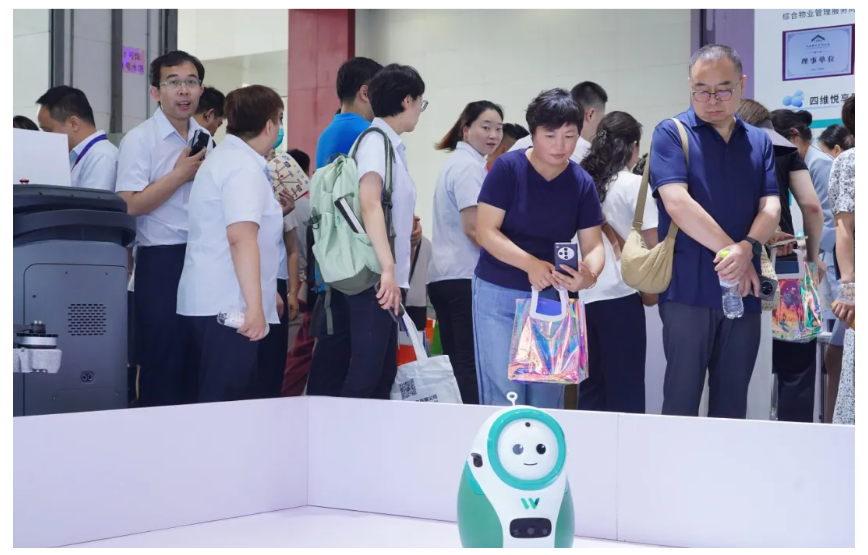 文达通股份携”数智物业全链解决方案”亮相中国物博会，“AI+机器人”定义智慧物业新标杆